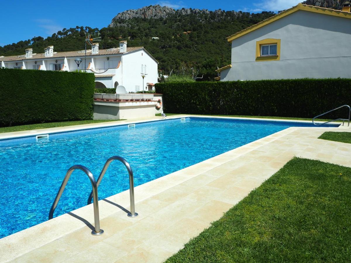 Casa En L'Estartit, Piscina, Jardin Comunitario Villa Luaran gambar